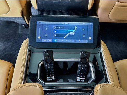 Used 2022 Jeep Grand Wagoneer Series III w/ Rear Seat Video Group 1 AWD/4WD image 28