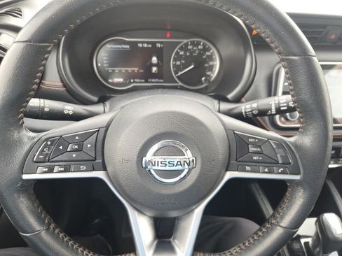 Used 2019 Nissan Kicks SR w/ SR Premium Package FWD image 9
