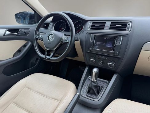 Used 2017 Volkswagen Jetta SE FWD image 25