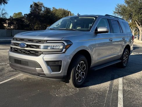 Used 2024 Ford Expedition XLT image 3