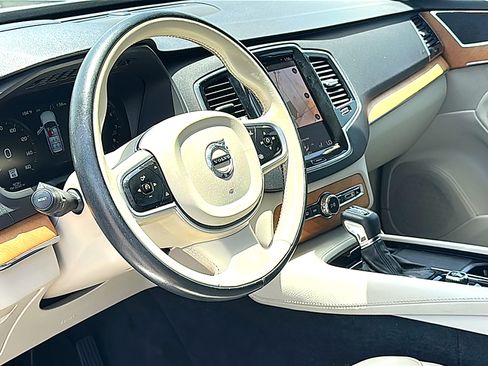 Used 2022 Volvo XC90 T6 Momentum w/ Advanced Package AWD/4WD image 12