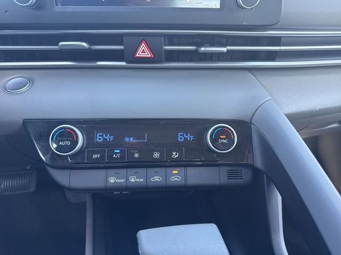 Used 2023 Hyundai Elantra SEL image 24