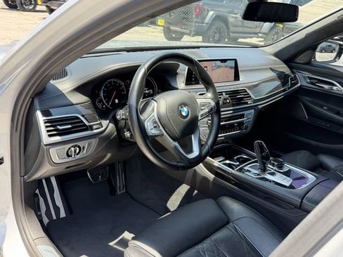 Used 2019 BMW 740i w/ Executive Package RWD image 15