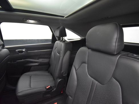 Certified 2022 Kia Sorento SX image 12