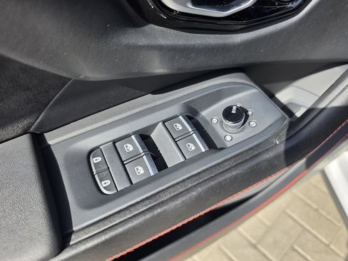 Used 2022 Lamborghini Urus AWD/4WD image 16