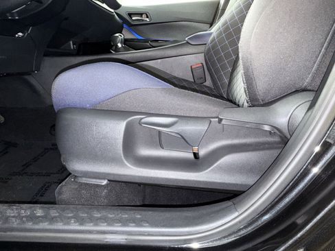 Used 2022 Toyota C-HR XLE FWD image 14