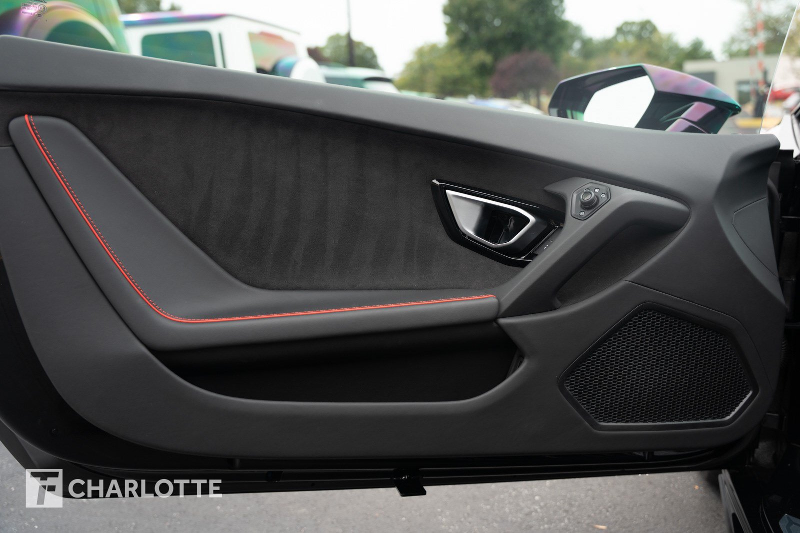 Used 2020 Lamborghini Huracan EVO RWD image 21