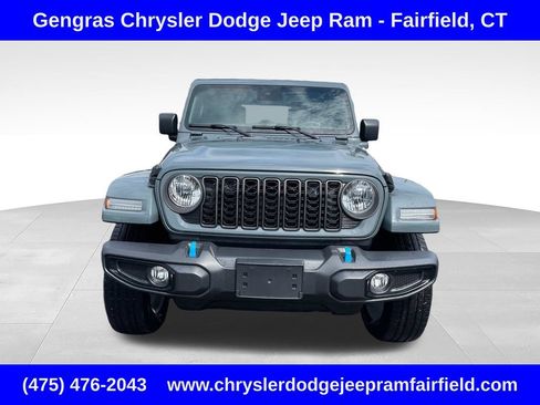 Used 2024 Jeep Wrangler Unlimited w/ Convenience Group AWD/4WD image 2