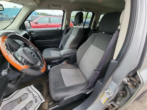 Used 2017 Jeep Patriot Sport w/ Power Value Group AWD/4WD image 2