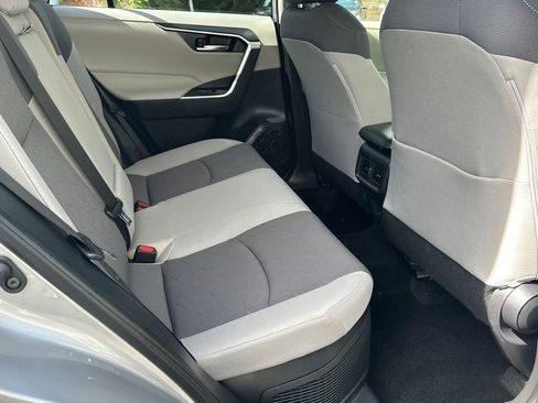 Used 2025 Toyota RAV4 XLE AWD/4WD image 13