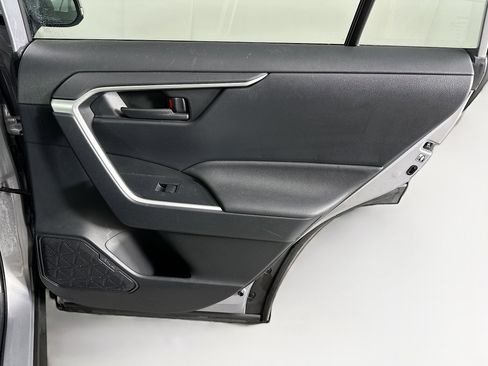 Used 2019 Toyota RAV4 LE image 28