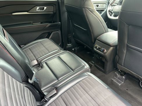 Used 2025 Ford Explorer ST-Line w/ ST-Line Street Pack image 19