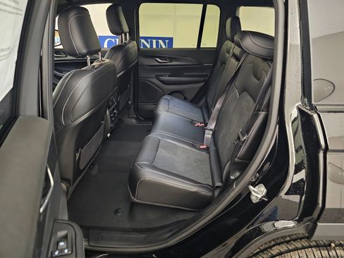 New 2025 Jeep Grand Cherokee 4WD image 37