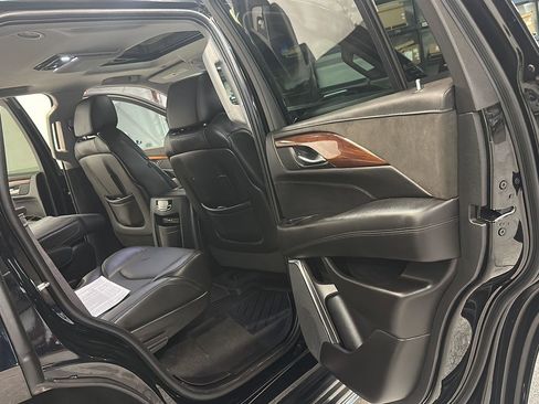 Used 2016 Cadillac Escalade Premium AWD/4WD image 36