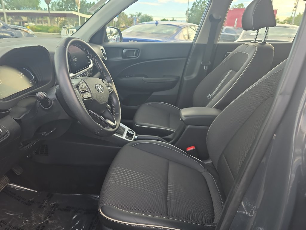 Used 2024 Hyundai Venue Limited FWD image 9
