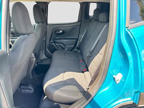 Used 2022 Jeep Renegade Latitude AWD/4WD image 24