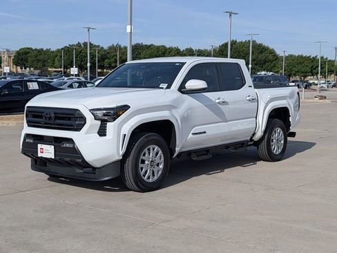 Certified 2026 Toyota Tacoma SR5 AWD/4WD image 9