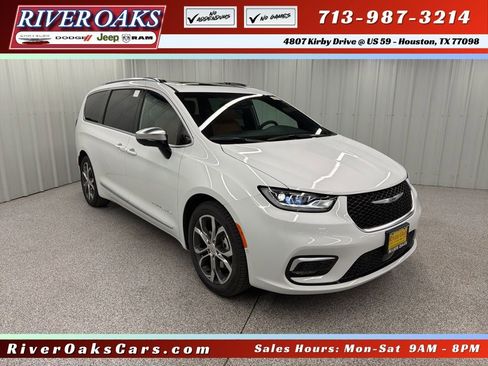 New 2026 Chrysler Pacifica Pinnacle FWD image 1