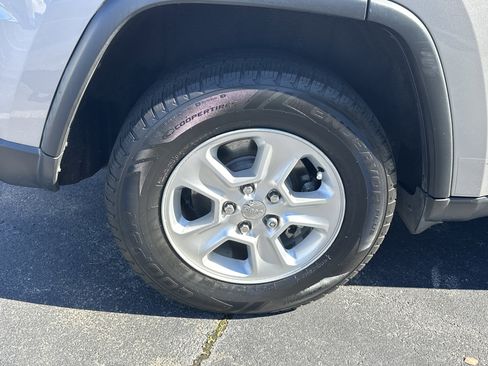 Used 2016 Jeep Grand Cherokee Laredo image 19