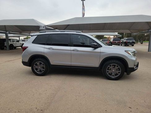 Used 2024 Honda Passport TrailSport image 9