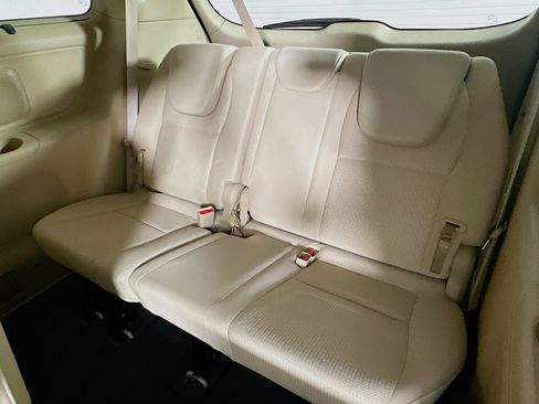 Used 2016 Kia Sedona LX w/ LX Convenience Package FWD image 27