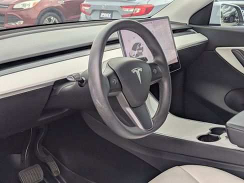 Used 2021 Tesla Model Y Long Range image 10