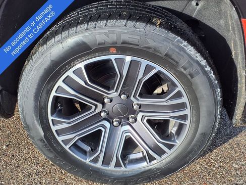 Used 2024 Jeep Wagoneer Series II w/ Flexible Seating Group image 10