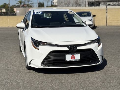 Used 2023 Toyota Corolla LE image 3