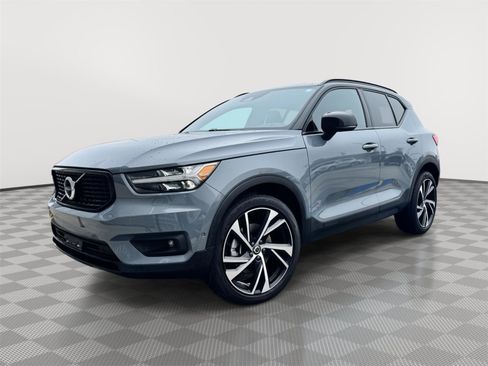 Used 2022 Volvo XC40 T5 R-Design w/ Advanced Package image 1
