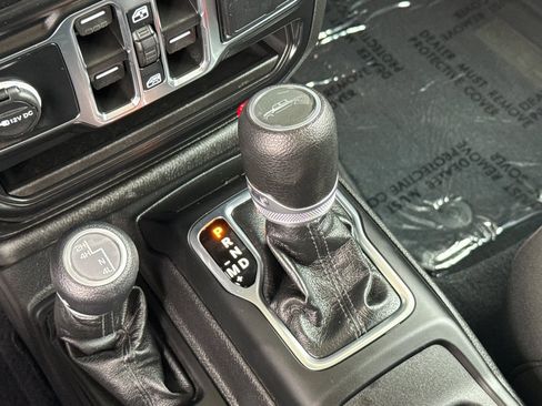 Used 2023 Jeep Gladiator Sport AWD/4WD image 19