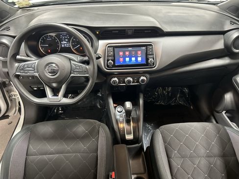 Used 2020 Nissan Kicks S image 20