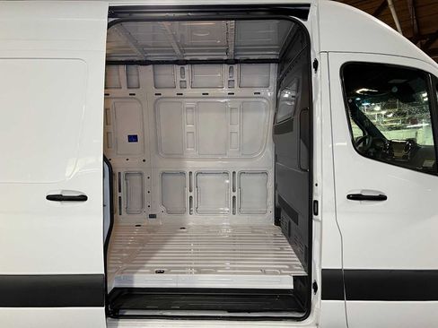 Used 2025 Mercedes-Benz Sprinter 2500 image 12