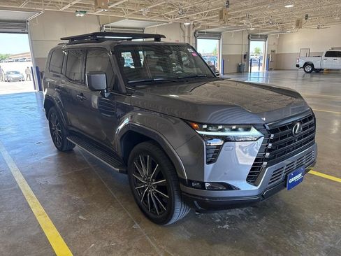Used 2024 Lexus GX 550 w/ Accessory Package (Z1) AWD/4WD image 3