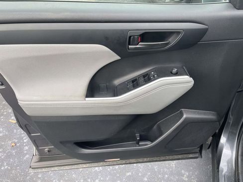 Used 2024 Toyota Highlander LE image 28