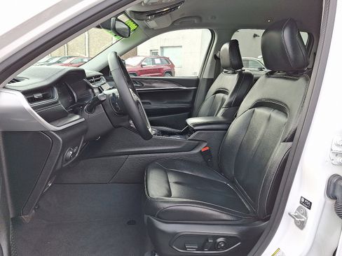 Certified 2023 Jeep Grand Cherokee Limited image 14