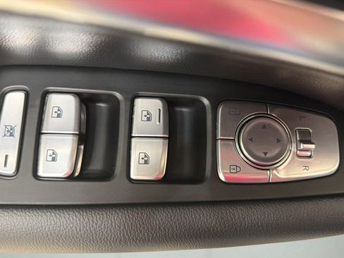 Used 2025 Genesis G70 2.5T AWD/4WD image 18