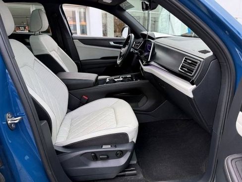 Used 2025 Volkswagen Atlas Cross Sport SEL Premium R-Line image 25