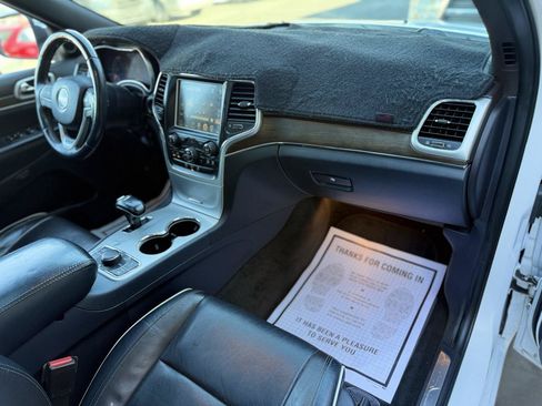 Used 2014 Jeep Grand Cherokee Overland AWD/4WD image 16
