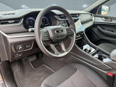 New 2026 Jeep Grand Cherokee Laredo RWD image 4