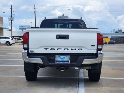 Used 2022 Toyota Tacoma SR5 RWD image 6