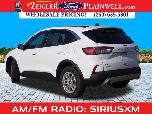 Used 2021 Ford Escape SE image 3