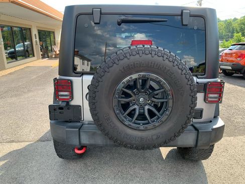 Used 2017 Jeep Wrangler Unlimited Rubicon w/ Cold Weather Group AWD/4WD image 4
