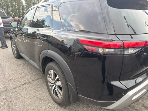 Used 2023 Nissan Pathfinder SL AWD/4WD image 8