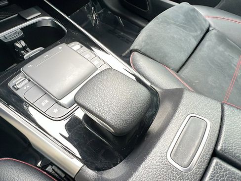 Used 2021 Mercedes-Benz GLB 250 GLB 250 image 29