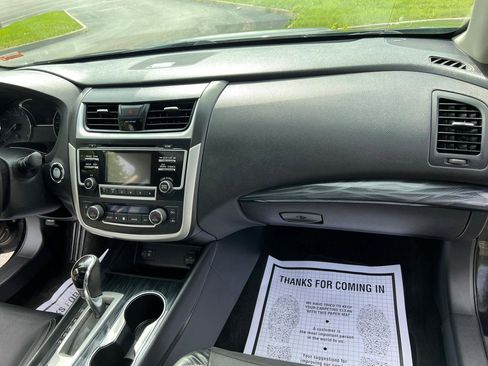 Used 2017 Nissan Altima 2.5 SL w/ Moonroof Package FWD image 34