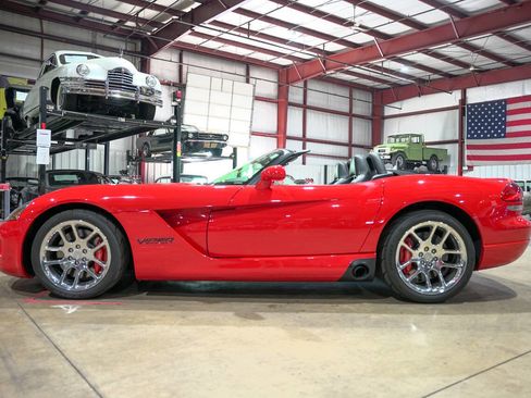 Used 2004 Dodge Viper SRT-10 image 4