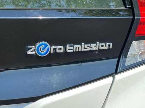 Used 2018 Nissan Leaf SV w/ SV Technology Package FWD image 28