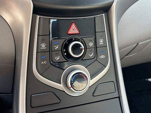 Used 2016 Hyundai Elantra SE w/ Option Group 02 FWD image 15