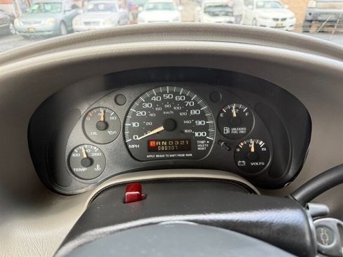 Used 2004 Chevrolet Astro image 18