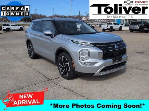 Used 2024 Mitsubishi Outlander SE image 1